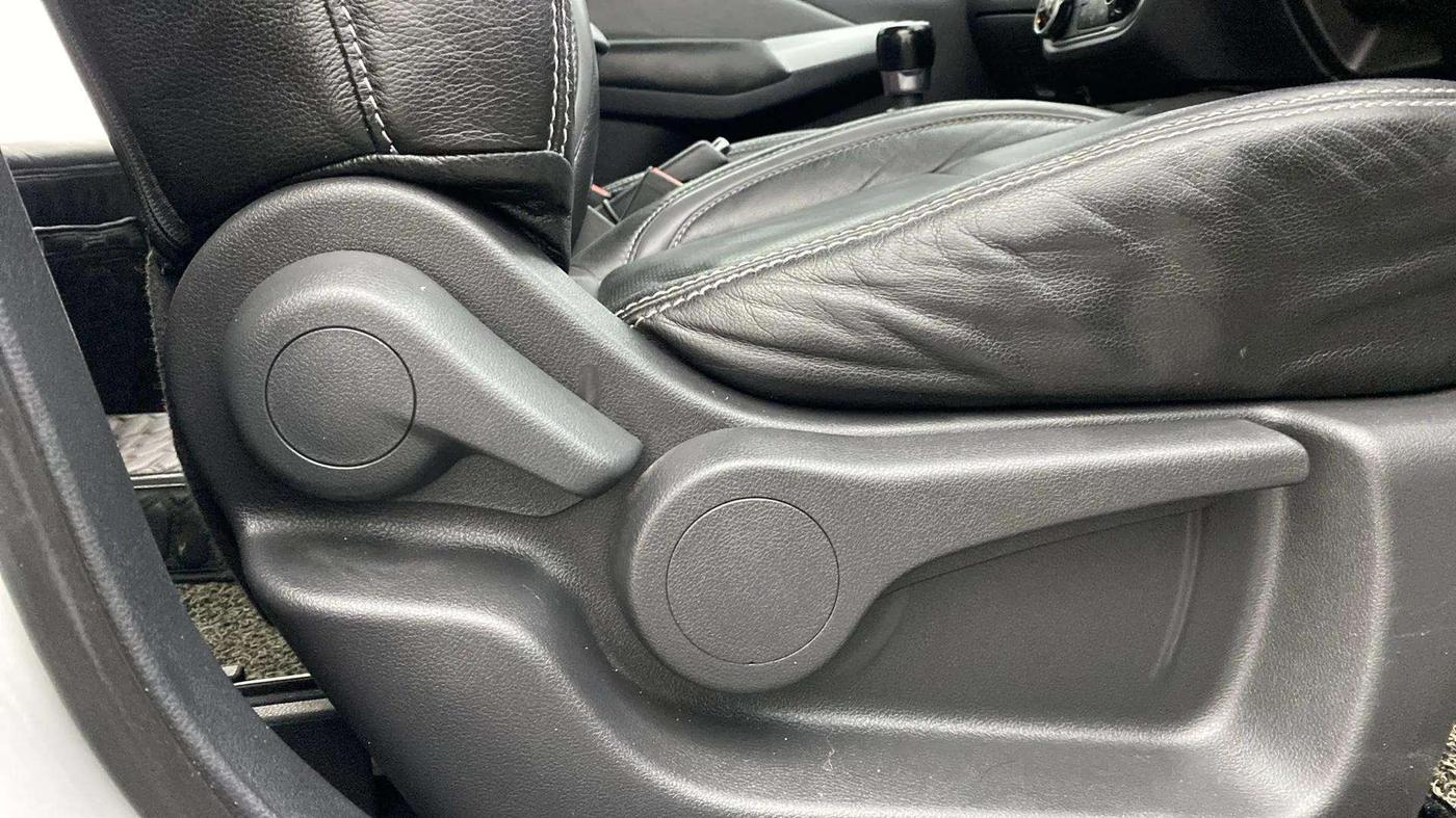 2019 Nissan Kicks XV DIESEL, Diesel, Manual, 55,205 km, Driver Side Adjustment Panel