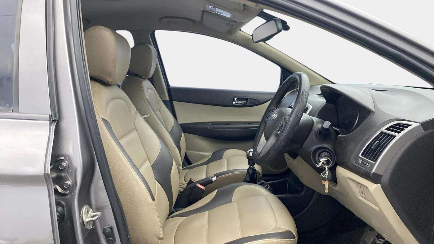 2012 Hyundai i20 SPORTZ 1.2, Petrol, Manual, 86,829 km, Right Side Front Door Cabin