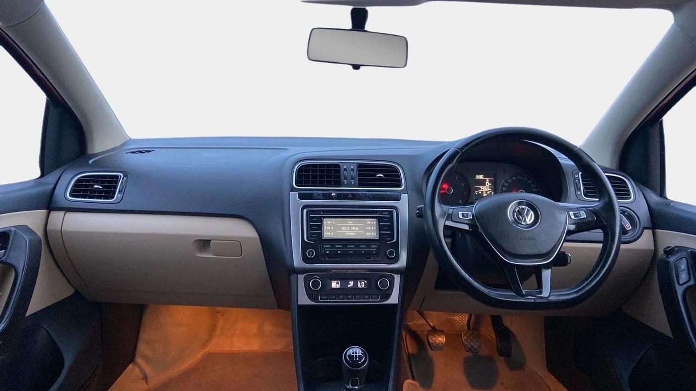 2015 Volkswagen Polo HIGHLINE1.2L, Petrol, Manual, 74,635 km, Dashboard