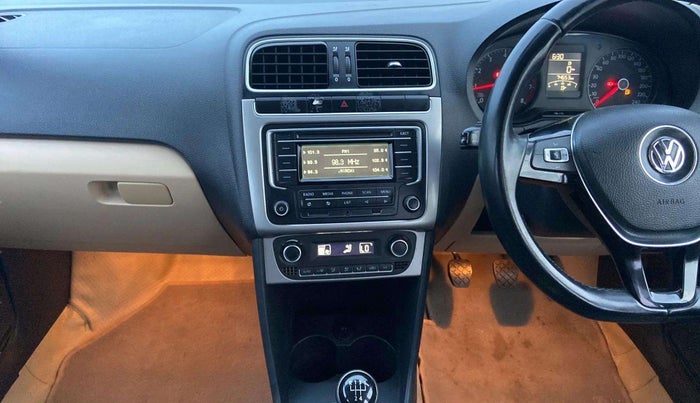 2015 Volkswagen Polo HIGHLINE1.2L, Petrol, Manual, 74,635 km, Air Conditioner