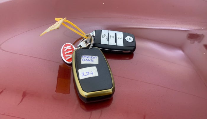 2021 KIA SONET HTX 1.0 IMT, Petrol, Manual, 53,981 km, Key Close Up