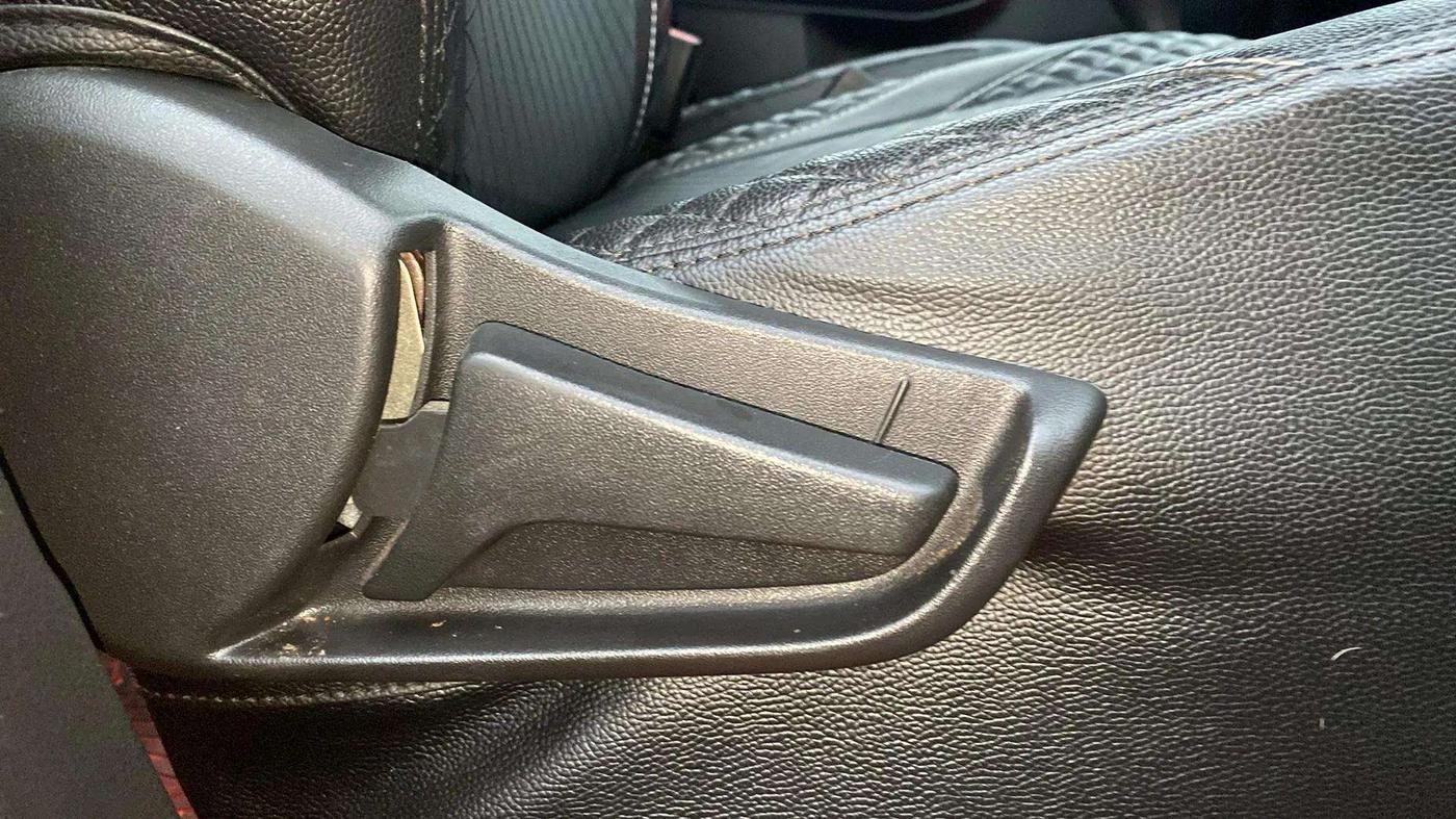 2022 Maruti S PRESSO VXI+, Petrol, Manual, 34,225 km, Driver Side Adjustment Panel