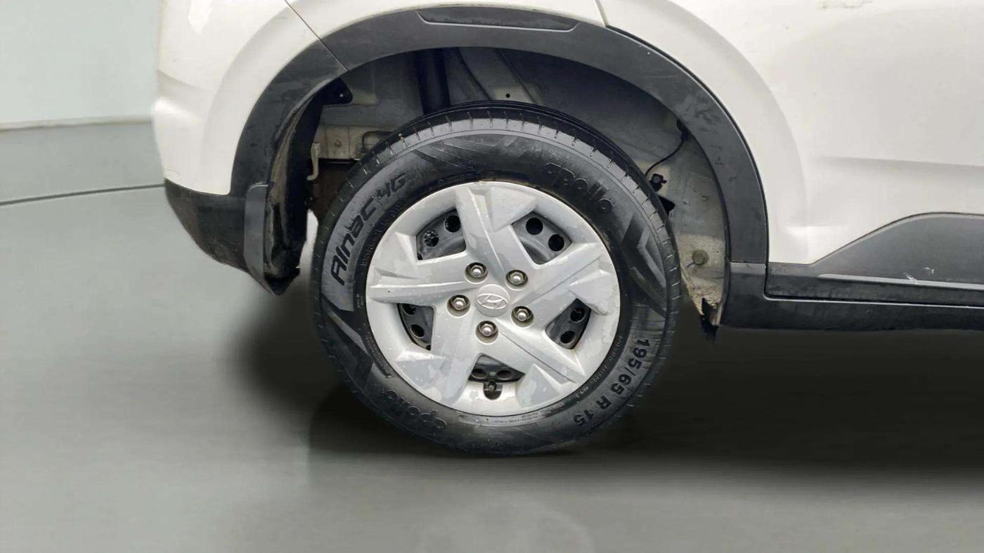 2021 Hyundai VENUE S 1.2, Petrol, Manual, 36,983 km, Right Rear Wheel