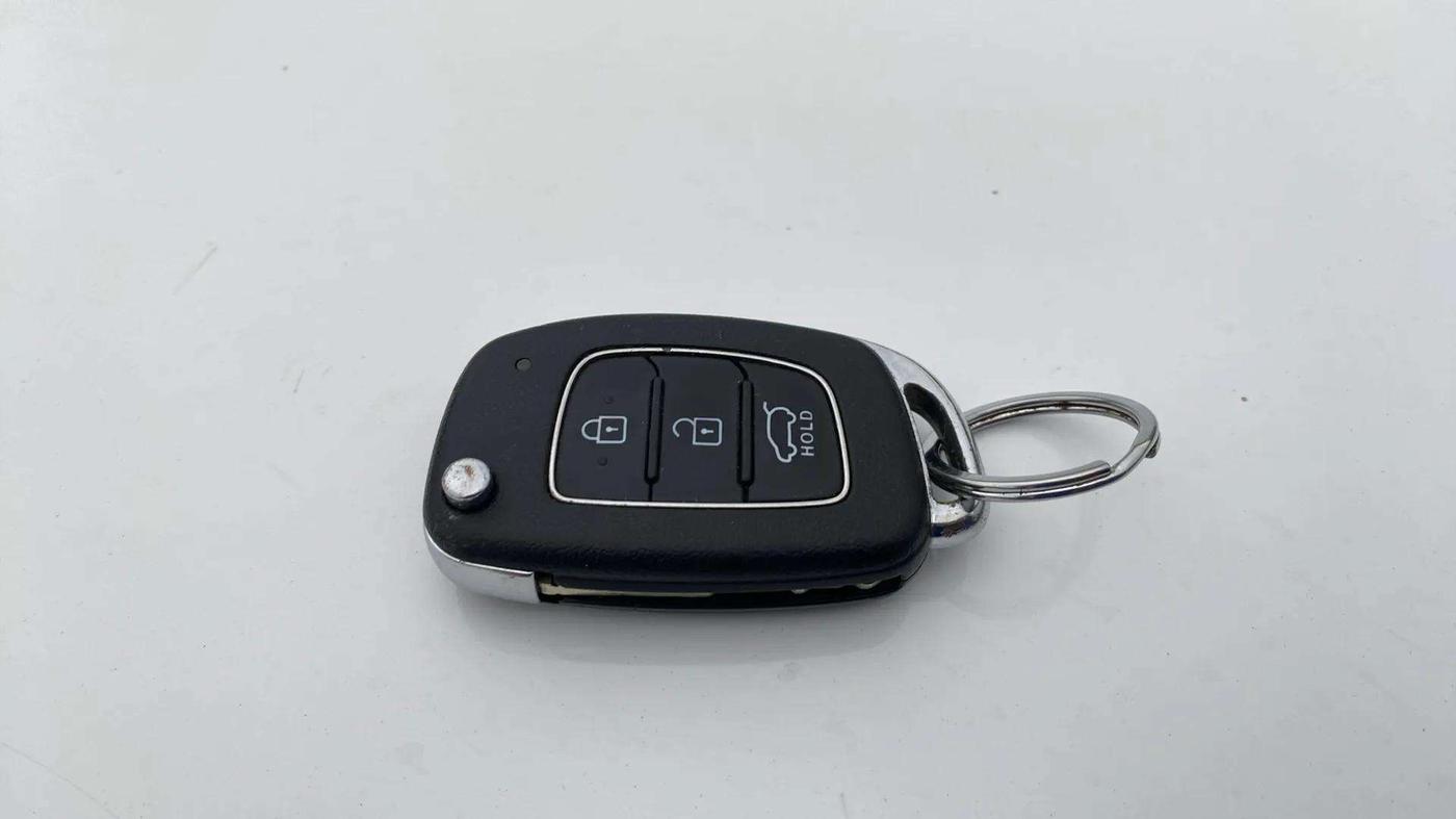 2021 Hyundai VENUE S 1.2, Petrol, Manual, 36,983 km, Key Close Up