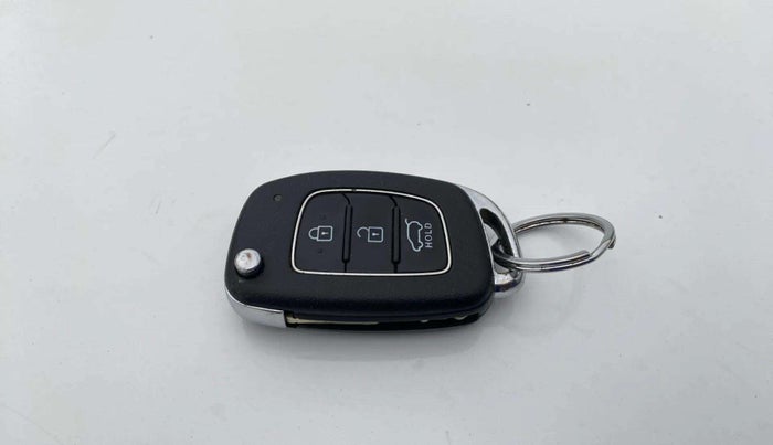 2021 Hyundai VENUE S 1.2, Petrol, Manual, 36,912 km, Key Close Up