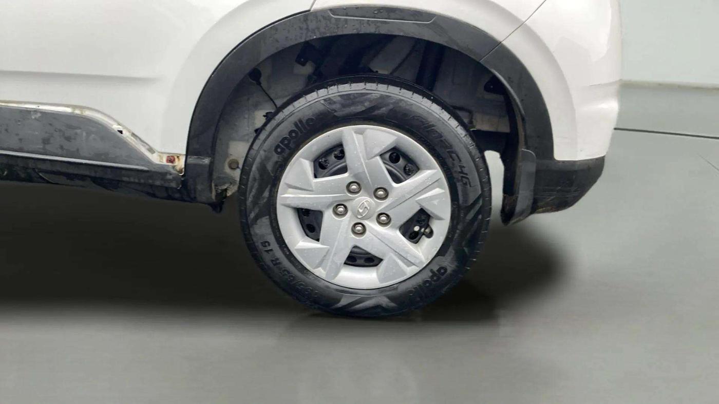 2021 Hyundai VENUE S 1.2, Petrol, Manual, 36,983 km, Left Rear Wheel