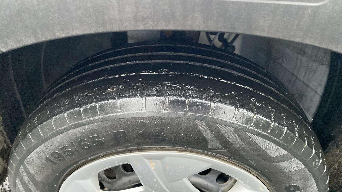 2021 Hyundai VENUE S 1.2, Petrol, Manual, 36,983 km, Left Front Tyre Tread