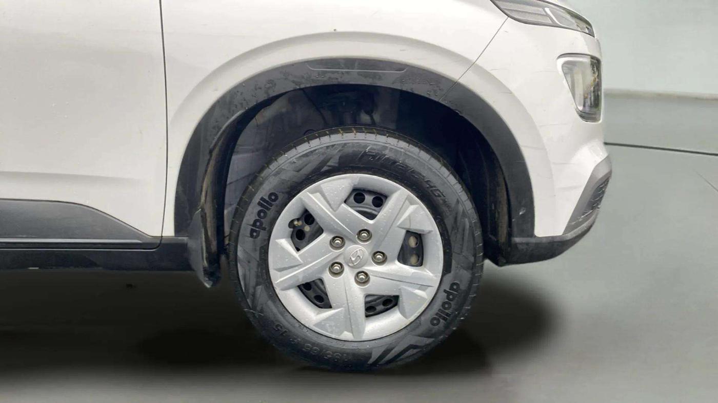 2021 Hyundai VENUE S 1.2, Petrol, Manual, 36,983 km, Right Front Wheel