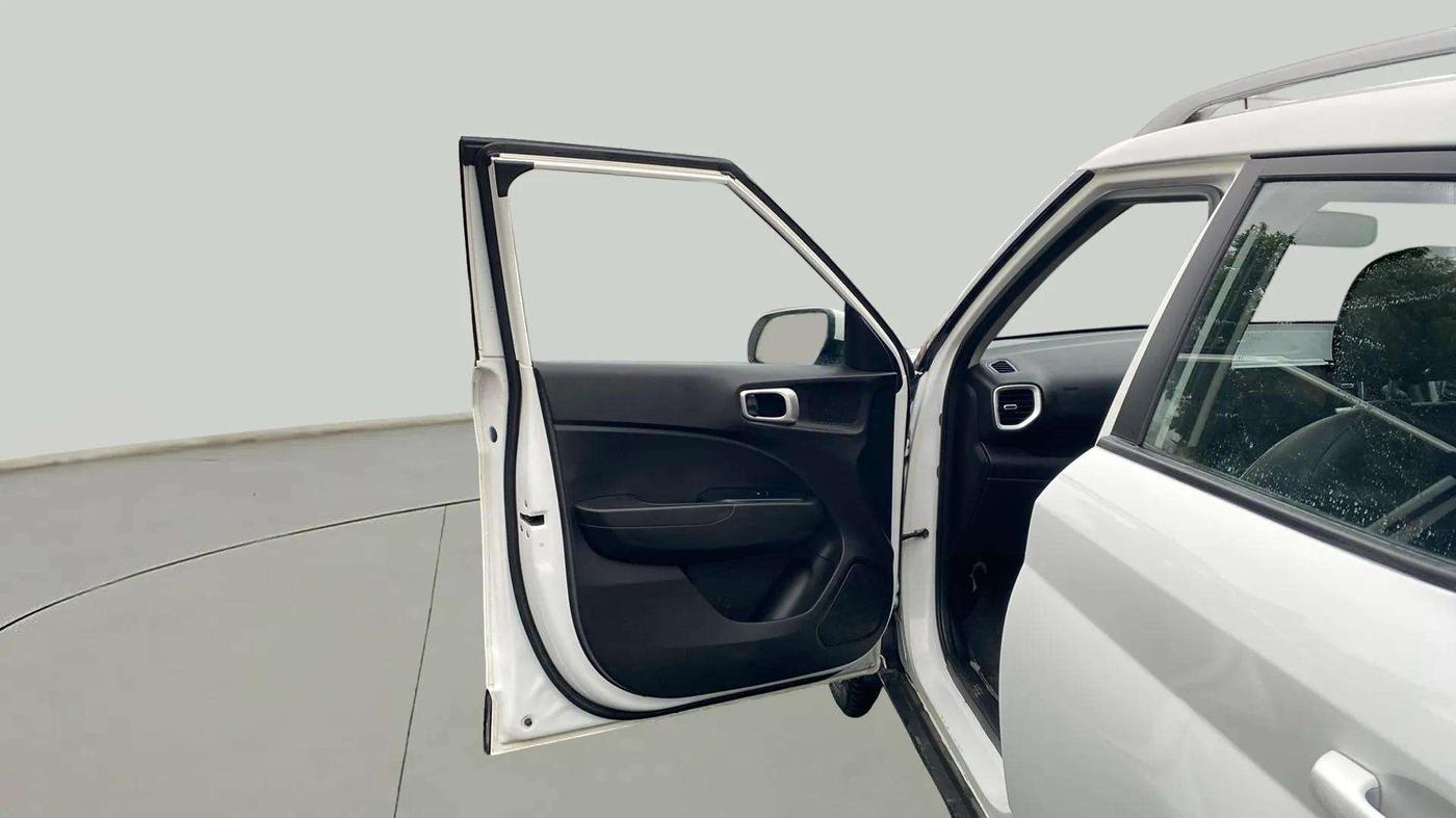 2021 Hyundai VENUE S 1.2, Petrol, Manual, 36,983 km, LHS Front Door