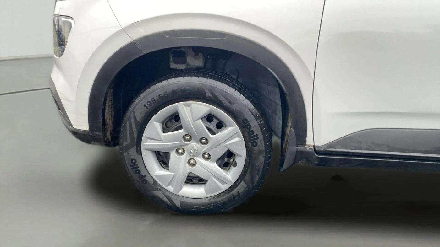 2021 Hyundai VENUE S 1.2, Petrol, Manual, 36,983 km, Left Front Wheel
