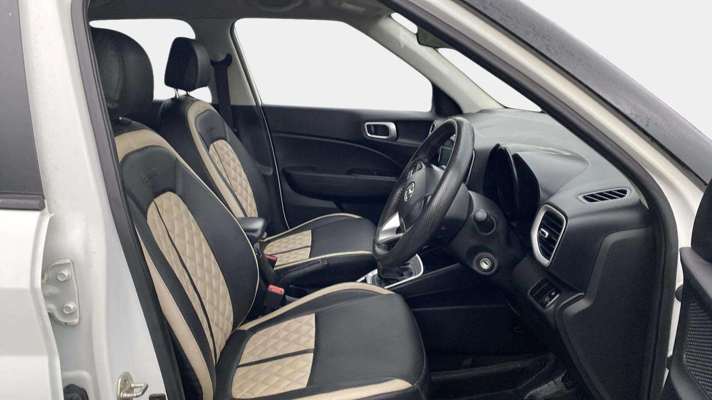 2021 Hyundai VENUE S 1.2, Petrol, Manual, 36,983 km, Right Side Front Door Cabin
