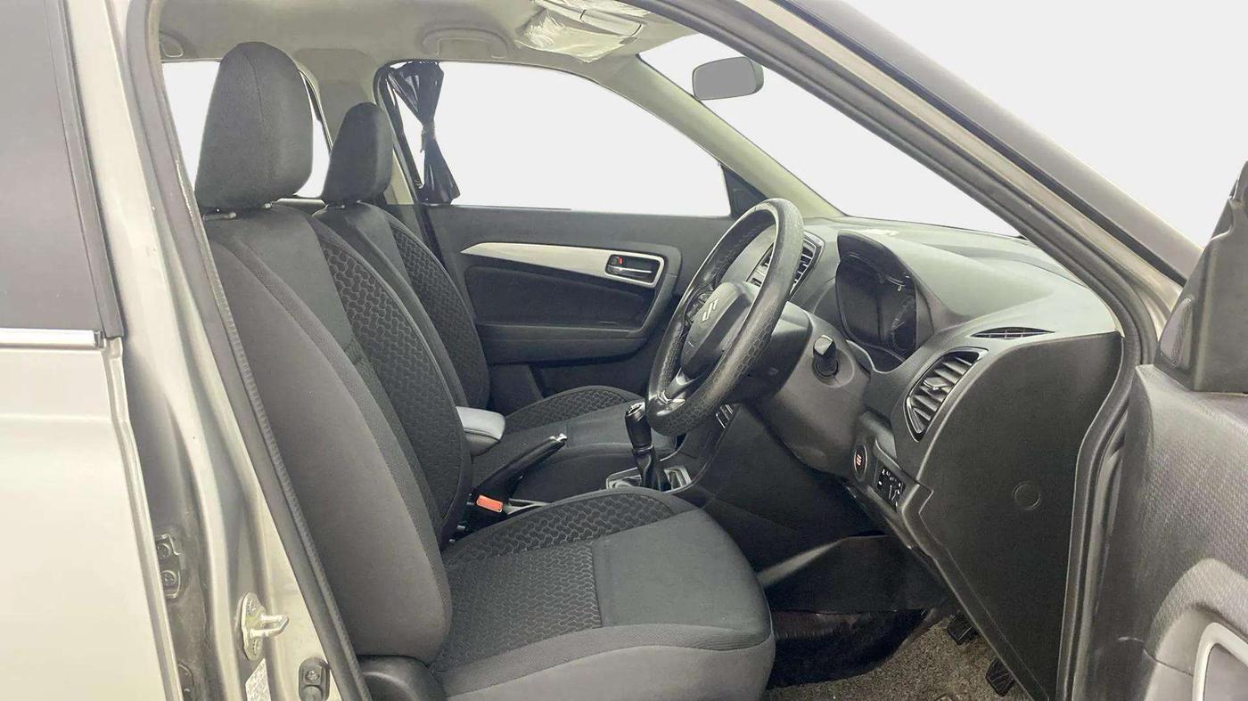 2022 Maruti BREZZA ZXI, Petrol, Manual, 38,044 km, Right Side Front Door Cabin