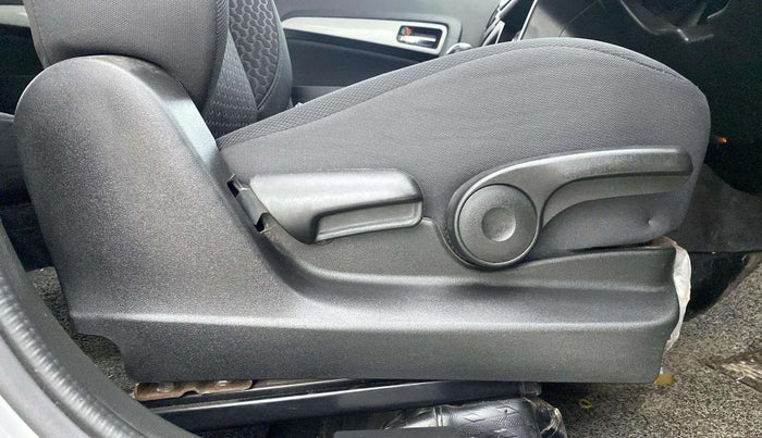 2022 Maruti BREZZA ZXI, Petrol, Manual, 37,857 km, Driver Side Adjustment Panel