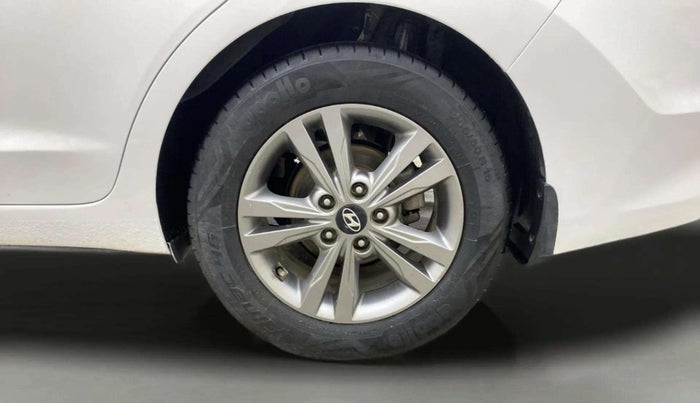 2017 Hyundai New Elantra 2.0 SX MT PETROL, Petrol, Manual, 1,49,154 km, Left Rear Wheel