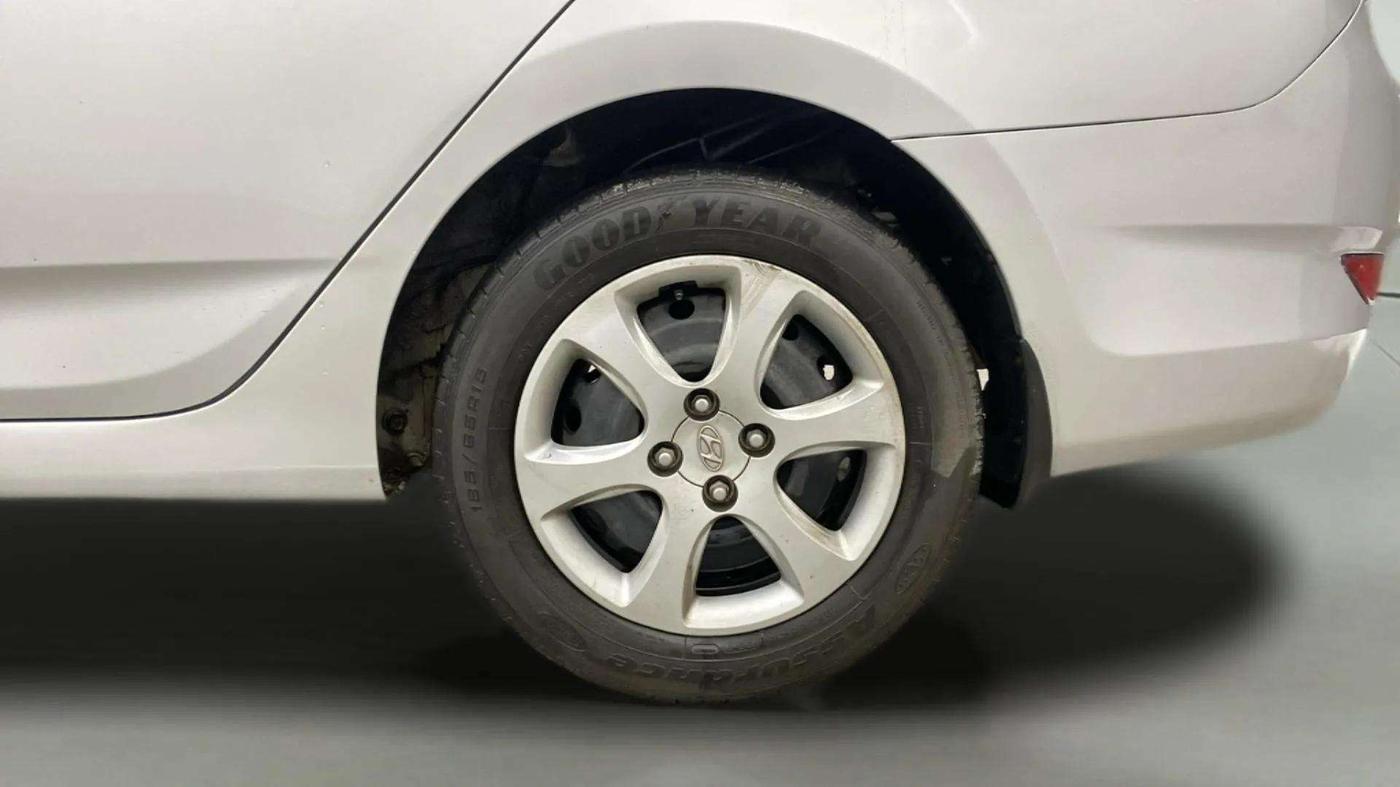 2013 Hyundai Verna FLUIDIC 1.6 CRDI EX, Diesel, Manual, 91,584 km, Left Rear Wheel