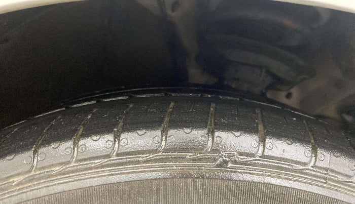 2013 Hyundai Verna FLUIDIC 1.6 CRDI EX, Diesel, Manual, 91,584 km, Left Front Tyre Tread