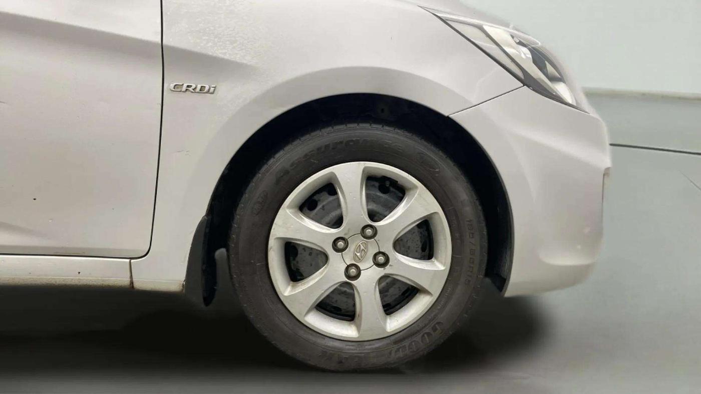 2013 Hyundai Verna FLUIDIC 1.6 CRDI EX, Diesel, Manual, 91,584 km, Right Front Wheel
