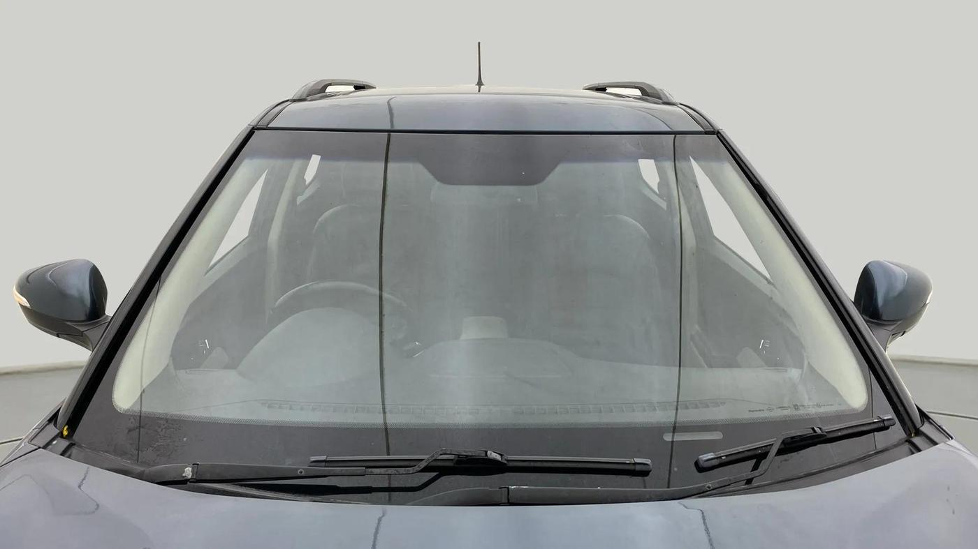 2022 Mahindra XUV300 W8 (O) 1.2 PETROL AMT, Petrol, Automatic, 32,518 km, Front Windshield