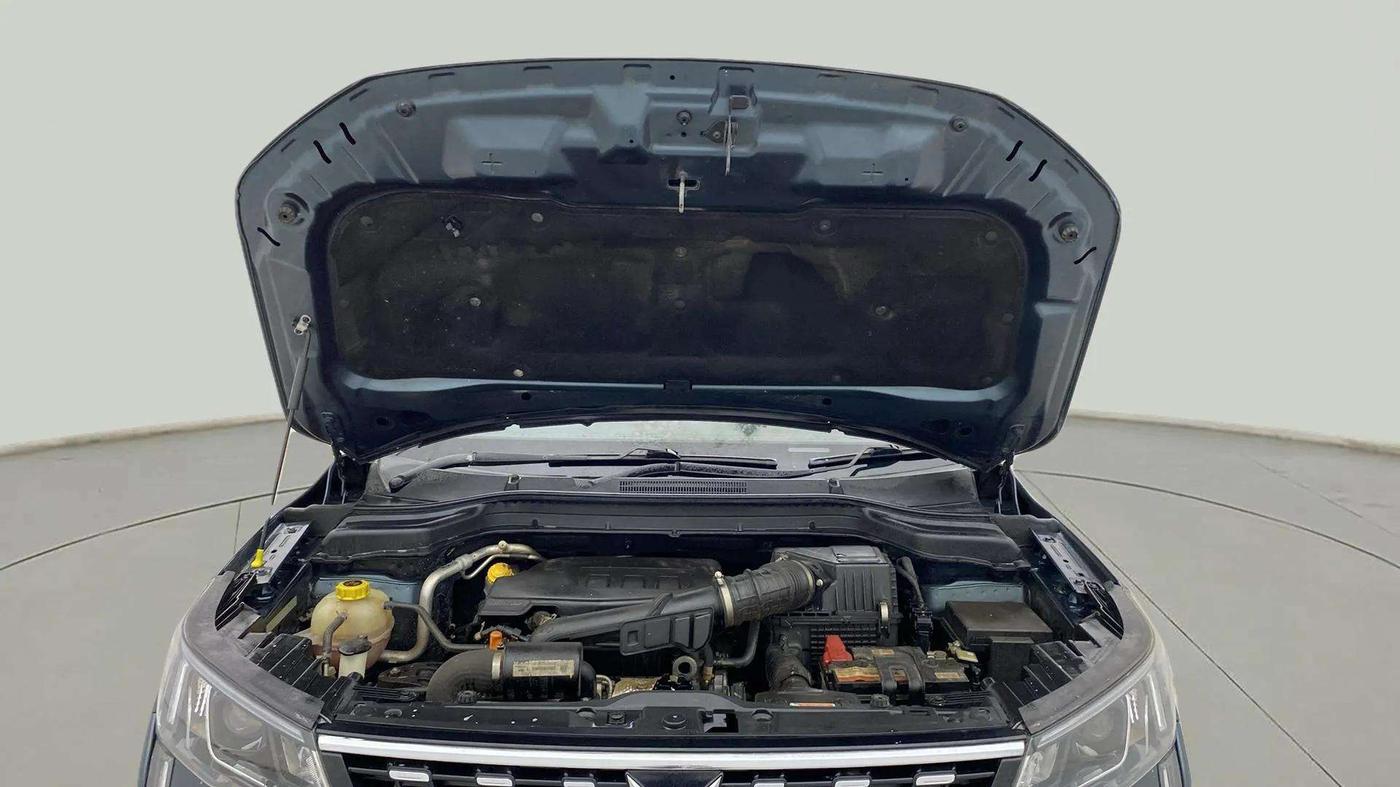 2022 Mahindra XUV300 W8 (O) 1.2 PETROL AMT, Petrol, Automatic, 32,518 km, Open Bonet