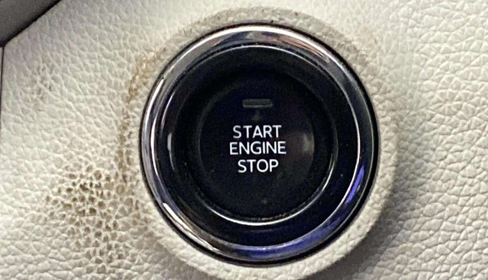 2022 Mahindra XUV300 W8 (O) 1.2 PETROL AMT, Petrol, Automatic, 32,518 km, Keyless Start/ Stop Button