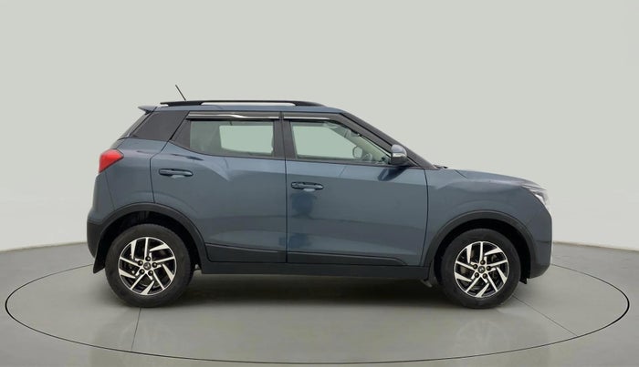 2022 Mahindra XUV300 W8 (O) 1.2 PETROL AMT, Petrol, Automatic, 32,518 km, Right Side View