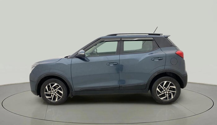 2022 Mahindra XUV300 W8 (O) 1.2 PETROL AMT, Petrol, Automatic, 32,518 km, Left Side