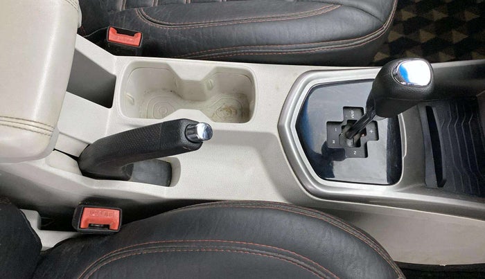 2022 Mahindra XUV300 W8 (O) 1.2 PETROL AMT, Petrol, Automatic, 32,518 km, Gear Lever