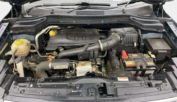 2022 Mahindra XUV300 W8 (O) 1.2 PETROL AMT, Petrol, Automatic, 32,518 km, Engine View