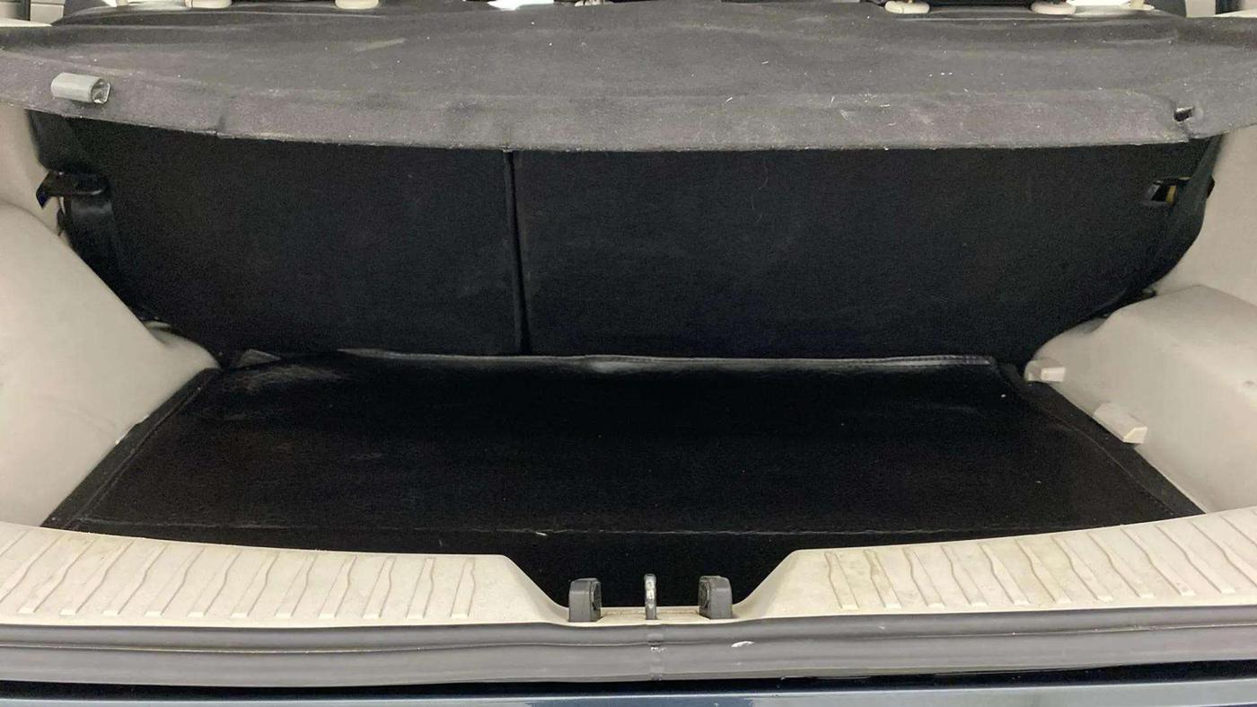 2022 Mahindra XUV300 W8 (O) 1.2 PETROL AMT, Petrol, Automatic, 32,518 km, Boot Inside