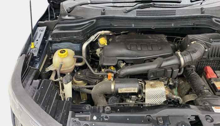 2022 Mahindra XUV300 W8 (O) 1.2 PETROL AMT, Petrol, Automatic, 32,518 km, Engine View - Right