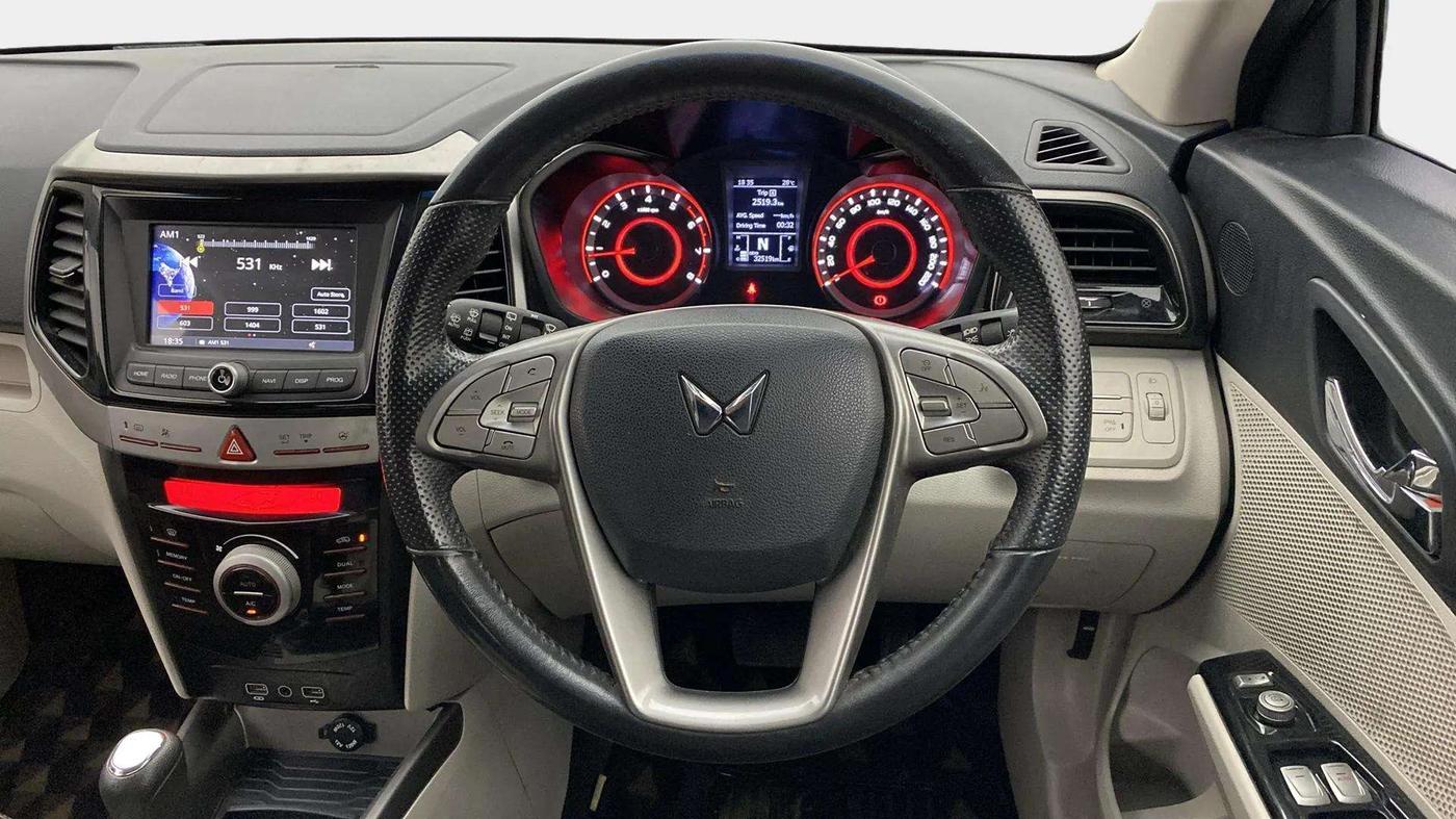 2022 Mahindra XUV300 W8 (O) 1.2 PETROL AMT, Petrol, Automatic, 32,518 km, Steering Wheel Close Up