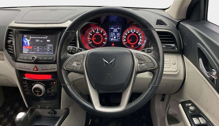 2022 Mahindra XUV300 W8 (O) 1.2 PETROL AMT, Petrol, Automatic, 32,518 km, Steering Wheel Close Up