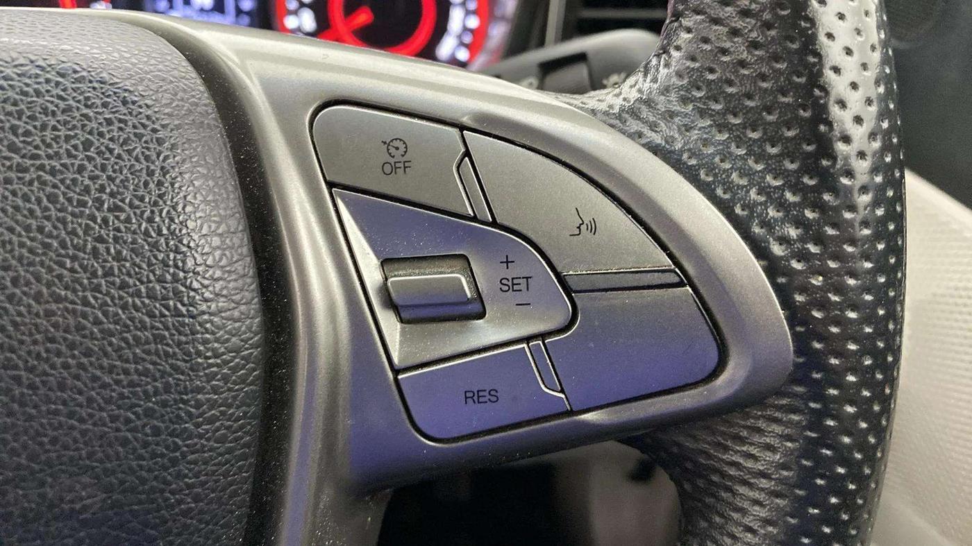 2022 Mahindra XUV300 W8 (O) 1.2 PETROL AMT, Petrol, Automatic, 32,518 km, Adaptive Cruise Control