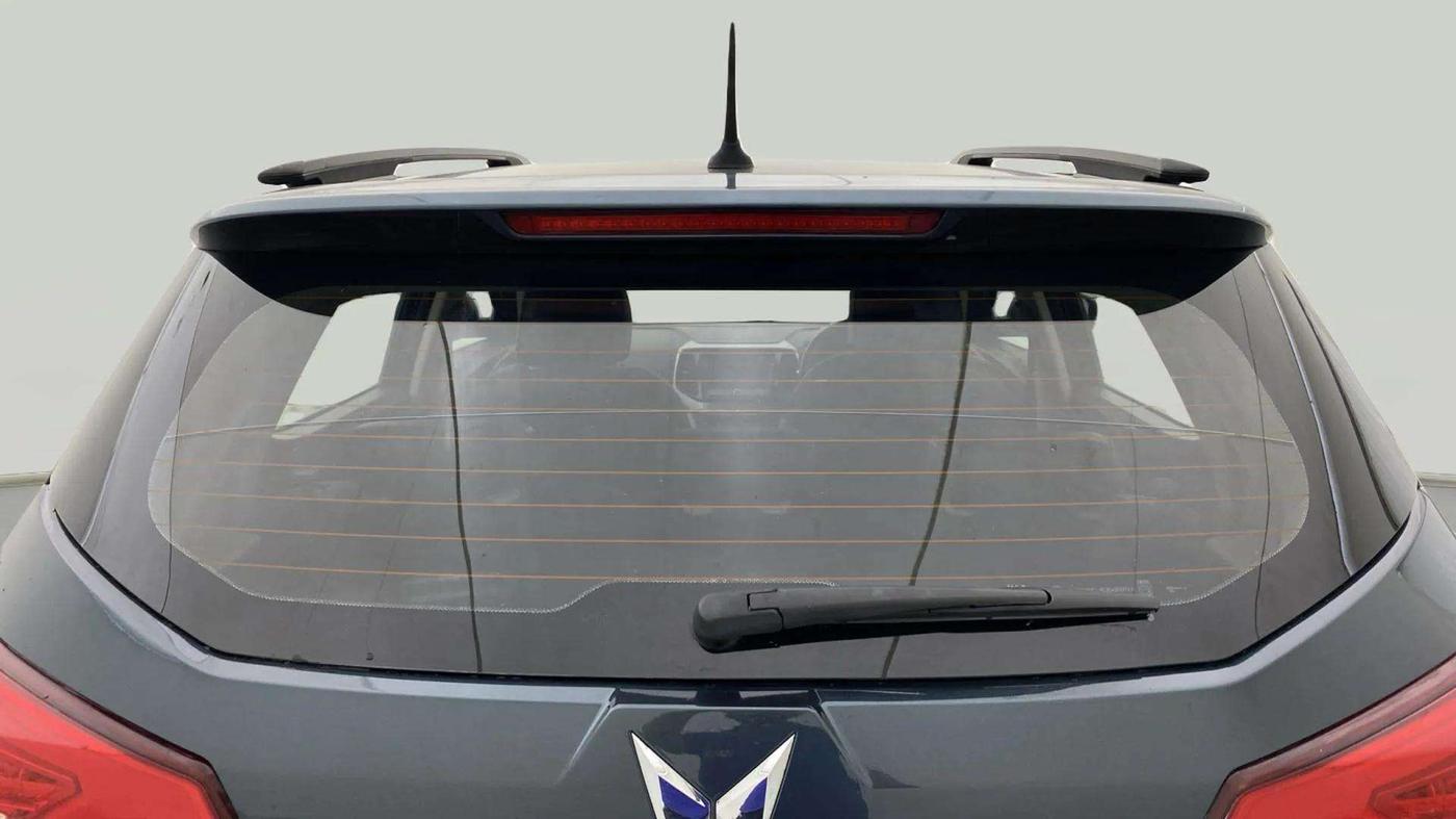 2022 Mahindra XUV300 W8 (O) 1.2 PETROL AMT, Petrol, Automatic, 32,518 km, Rear Windshield