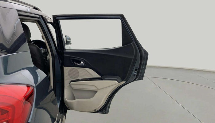 2022 Mahindra XUV300 W8 (O) 1.2 PETROL AMT, Petrol, Automatic, 32,518 km, RHS Rear Door