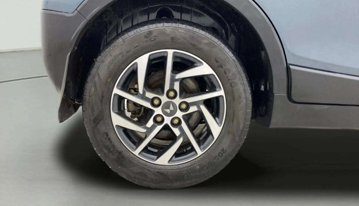 2022 Mahindra XUV300 W8 (O) 1.2 PETROL AMT, Petrol, Automatic, 32,518 km, Right Rear Wheel