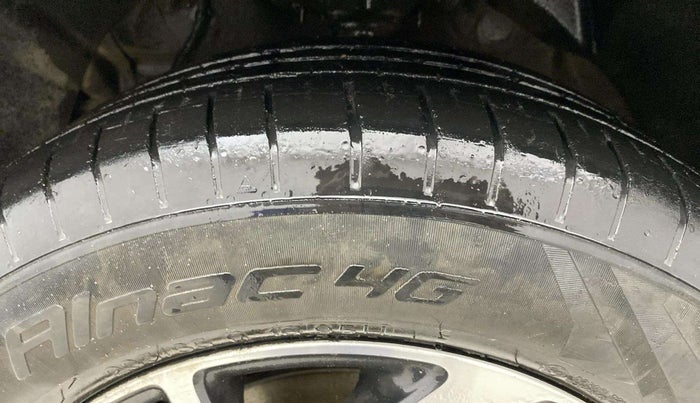 2022 Mahindra XUV300 W8 (O) 1.2 PETROL AMT, Petrol, Automatic, 32,518 km, Left Front Tyre Tread