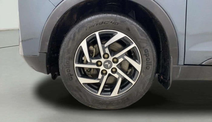 2022 Mahindra XUV300 W8 (O) 1.2 PETROL AMT, Petrol, Automatic, 32,518 km, Left Front Wheel
