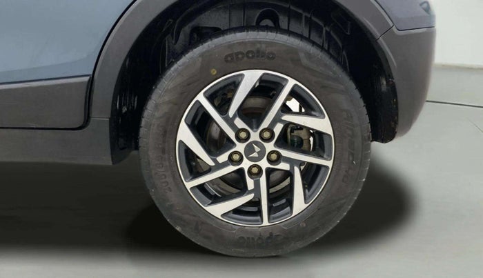 2022 Mahindra XUV300 W8 (O) 1.2 PETROL AMT, Petrol, Automatic, 32,518 km, Left Rear Wheel