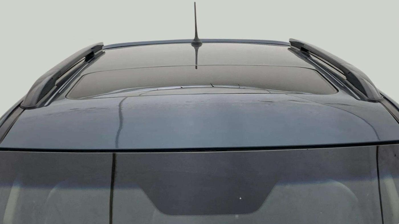2022 Mahindra XUV300 W8 (O) 1.2 PETROL AMT, Petrol, Automatic, 32,518 km, Moonroof/ Sunroof