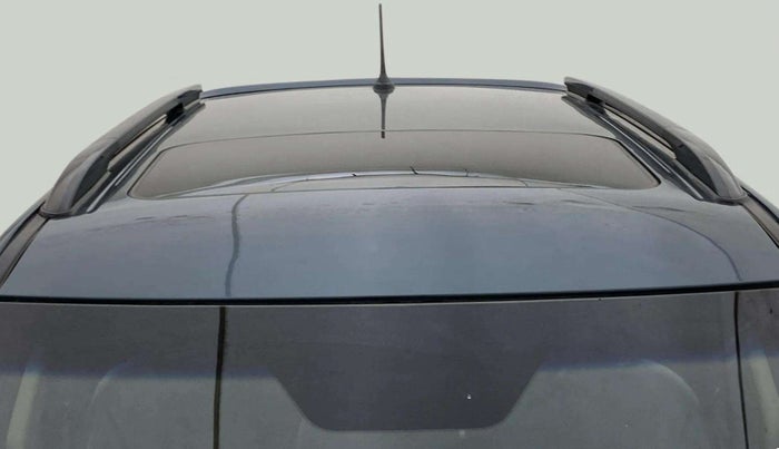 2022 Mahindra XUV300 W8 (O) 1.2 PETROL AMT, Petrol, Automatic, 32,518 km, Moonroof/ Sunroof