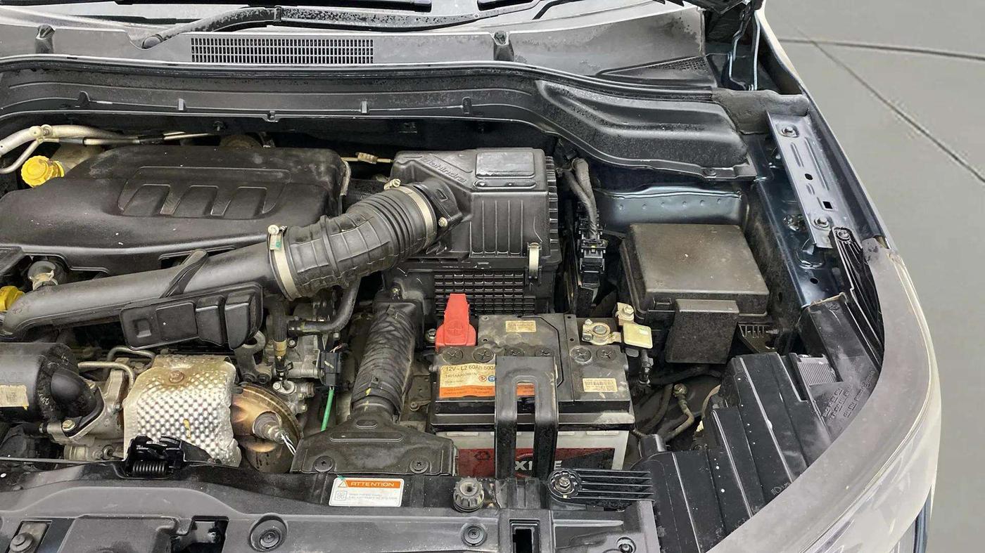 2022 Mahindra XUV300 W8 (O) 1.2 PETROL AMT, Petrol, Automatic, 32,518 km, Engine View - Left