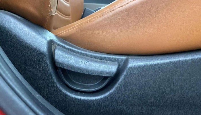 2019 Hyundai Grand i10 SPORTZ 1.2 KAPPA VTVT, Petrol, Manual, 25,248 km, Driver Side Adjustment Panel