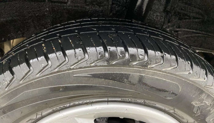 2019 Renault Kwid RXL, Petrol, Manual, 33,747 km, Left Rear Tyre Tread