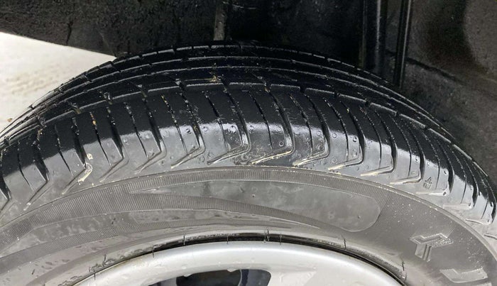 2019 Renault Kwid RXL, Petrol, Manual, 33,747 km, Right Rear Tyre Tread