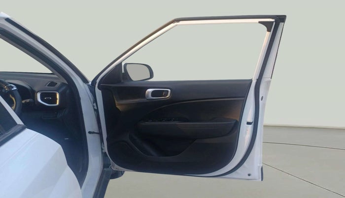 2021 Hyundai VENUE S 1.2, Petrol, Manual, 30,427 km, RHS Front Door