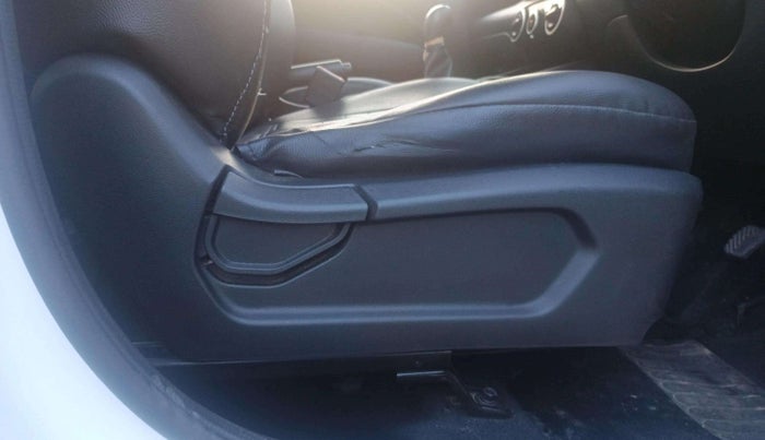 2021 Hyundai VENUE S 1.2, Petrol, Manual, 30,427 km, Driver Side Adjustment Panel