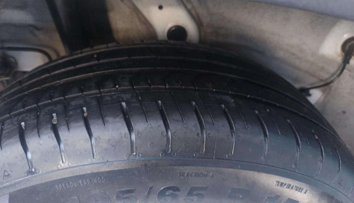2021 Hyundai VENUE S 1.2, Petrol, Manual, 30,427 km, Right Rear Tyre Tread