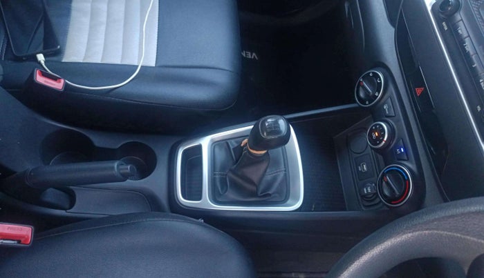 2021 Hyundai VENUE S 1.2, Petrol, Manual, 30,427 km, Gear Lever