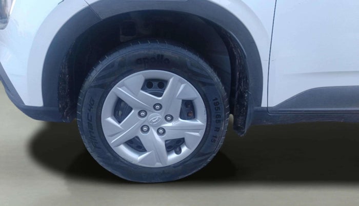 2021 Hyundai VENUE S 1.2, Petrol, Manual, 30,427 km, Left Front Wheel